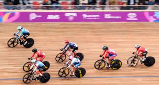 Riders from the Americas show their determination in the Lima 2019 women’s Madison finals at the National Sports Village – VIDENA.