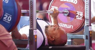 Ailton De Andrade de Brasil en acción en competencia de Para powerlifting hombres -80 kg en Lima 2019 en la Villa Deportiva Nacional – VIDENA. 