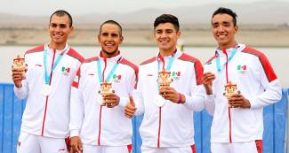 Equipo mexicano de remo celebra su medalla de plata en competencia de remo de Lima 2019, en la Albufera Medio Mundo – Huacho