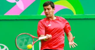 The Chilean tennis player Tomas Barrios counterattacks Peru during the men’s singles quarterfinal