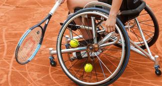Dana Mathewson de EE. UU. juega tenis en silla de ruedas en los Juegos Parapanamericanos Lima 2019 en el Club Lawn Tennis