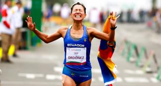 Johana Ordóñez de Ecuador llega en primer lugar en 50 km marcha mujeres de los Juegos Lima 2019 en el Parque Kennedy