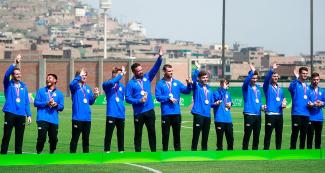 The American football 7-a-side team with their bronze medals at the Lima 2019 Villa María del Triunfo Sports Center.