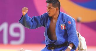 Peruvian judoka Juan Postigos goes up against Colombian Jorge Gonzales in the Lima 2019 men’s -66 kg competition at the National Sports Village – VIDENA