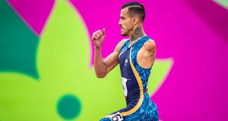 Lucas Lima de Brasil compite en Para atletismo en 400 m hombres T47 en la Villa Deportiva Nacional – VIDENA en Lima 2019