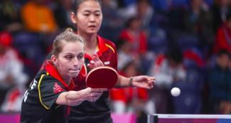 Las canadienses Alicia Cote y Mo Zhang se enfrentan a la dupla estadounidense en las Semifinales de Dobles Femenino en Villa Deportiva Nacional – VIDENA de los Juegos Lima 2019. 