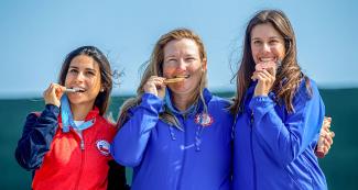 Francisca Crovetto from Chile, and Kimberly Rhode and Dania Vizzi from the US show her medals after the skeet event held at the Chorrillos Military School.