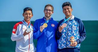 : Edson Ramirez from Mexico, Lucas Koneziesky from the US and Marcelo Julian Gutierrez from Argentina show their medals and Milco statuettes after winning the men’s 10 m air rifle event held at the Chorrillos Military School.