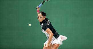 Ariana Cepeda de México se enfrenta a Cuba en final de frontenis dobles femenino en los Juegos Lima 2019, en el Complejo Deportivo Villa Maria del Triunfo