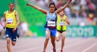 Yanina Martinez de Argentina compitiendo en Para atletismo 100 m femenino T36 en la Villa Deportiva Nacional – VIDENA en Lima 2019.