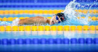 Yeison Peña de Colombia compite en en Para natación 400 m libre masculino S13 en Lima 2019 en la Villa Deportiva Nacional – VIDENA