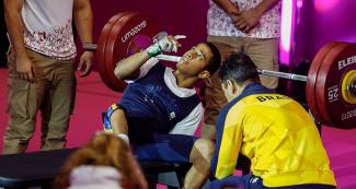 Lucas Dos Santos de Brasil compite en Para powerlifting -49 kg en la Villa Deportiva Nacional – VIDENA en Lima 2019