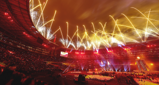 Fuegos artificiales iluminan el cielo sobre el Estadio Nacional en la Ceremonia de Inauguración de los Juegos Parapanamericanos Lima 2019 en el Estadio Nacional