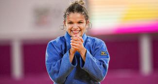  Larissa Pimenta de Brasil celebra haber obtenido la medalla de oro en judo mujeres 52 kg en Lima 2019 en la Villa Deportiva Nacional – VIDENA.