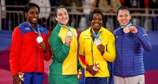 Kaliema Antomarchi de Cuba (plata), Mayra Aguiar de Brasil (oro) y Diana Brenes de Costa Rica y Vanessa Chala de Ecuador (bronce) posan orgullosas con medallas de judo mujeres -78 kg en Lima 2019 en la Villa Deportiva Nacional – VIDENA.