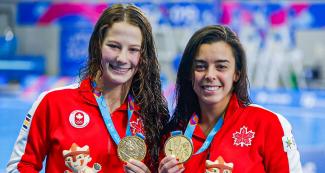 Meaghan Benfeito and Caeli McKay from Canada smile with their medals in the 10 m synchronized diving event of Lima 2019, at the National Sports Village – VIDENA.