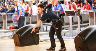 Brazilian Marcelo Suartz competing during men’s single bowling final at the National Sports Village – VIDENA.