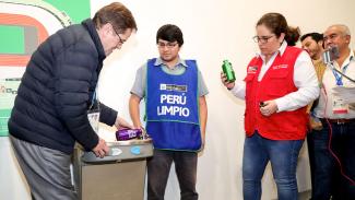 Presidente del Comité Organizador de Lima 2019, Carlos Neuhaus junto a la Ministra del Ambiente, Lucia Ruíz, en alianza para cuidar del ambiente durante las actividades deportivas.