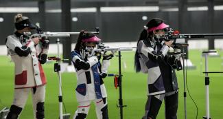 Rosane Budag from Brazil, Yarimar Mercado from Puerto Rico and Sara Vizcarra from Peru during the women’s 50 m rifle event held at Las Palmas Air Base.