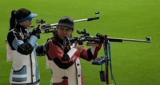 Sofia Padilla de Ecuador compite en tiro mujeres 50 m rifle, en los Juegos Lima 2019 en la Base Aérea Las Palmas.