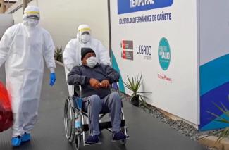 A sus 75 años, Celestino Yactayo superó la pandemia con los cuidados en el centro ubicado en el coliseo ‘Lolo Fernández’ de Cañete. Son 26 los pacientes recuperados en este lugar.