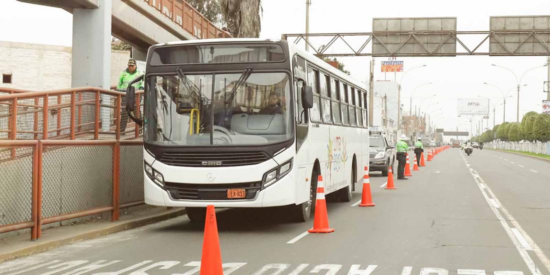 A Lima 2019 official bus during the testing of the Callao Pan American Lane