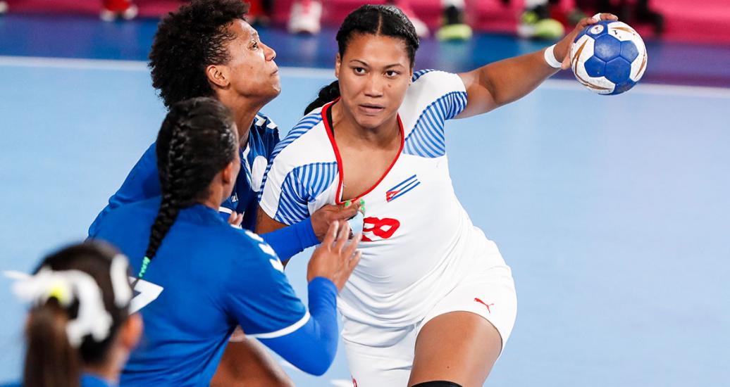 Lorena Tellez holds the ball during the match against Cuba 