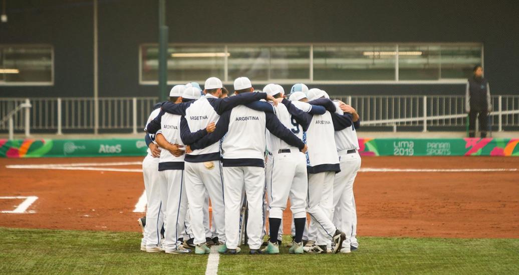 Argentinian team gathers together in a hug prior to the softball game against Mexico