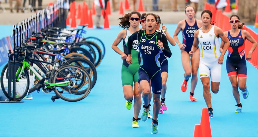 Luisa Baptista lidera competencia Triatlón femenino