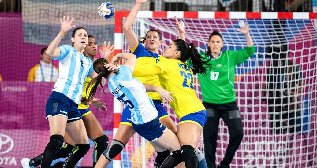 Brasil venció a Argentina en la final del balonmano femenino, en Lima 2019