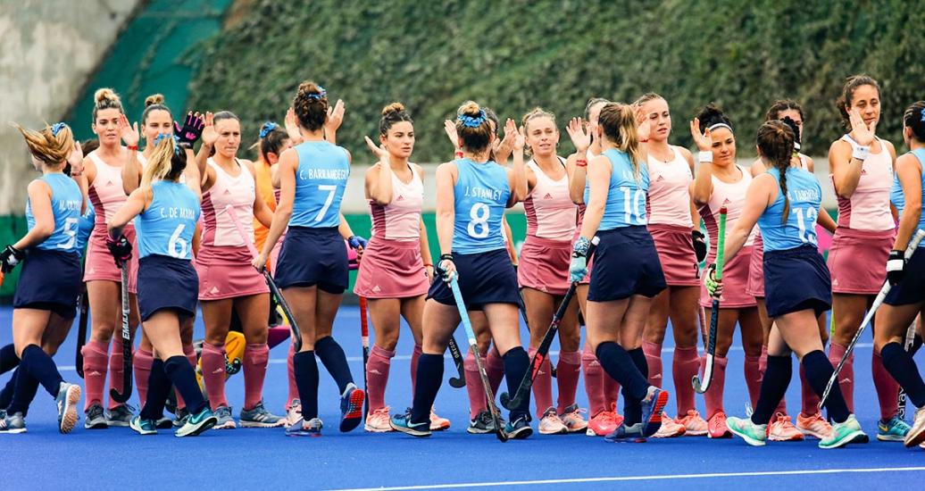 Argentinian and Uruguayan women’s hockey teams greet each other before the game at Lima 2019 