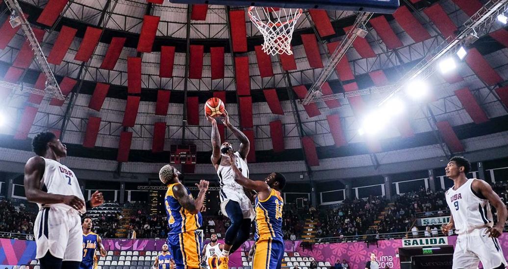 United States and Virgin Islands face each other at the Eduardo Dibós Coliseum