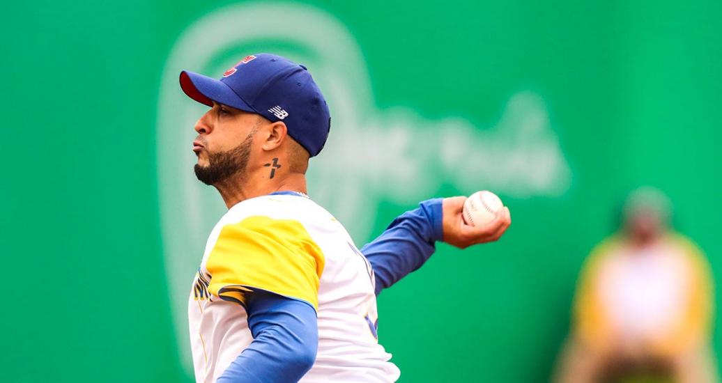 Baseball player Jose Calero about to throw the ball in the victory against Cuba at the Villa María del Triunfo venue, Lima 2019 