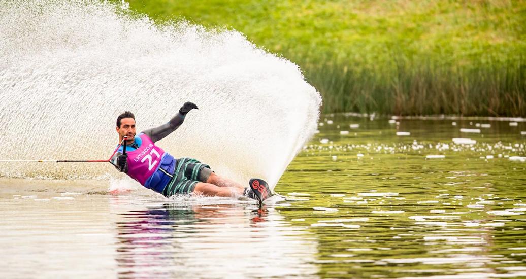 Dorien Llewellyng competing in water ski men’s slalom at Lima 2019