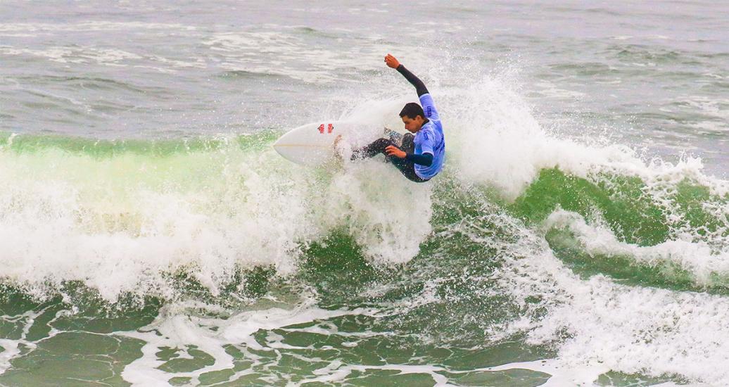 Peruvian Lucas Mesinas beat the Argentinian Leandro Usuna at the surf men’s Open