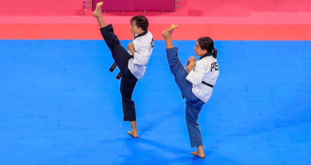Adriana Vera y Renzo Saux participan en Pares Mixtos del Taekwondo Poomsae