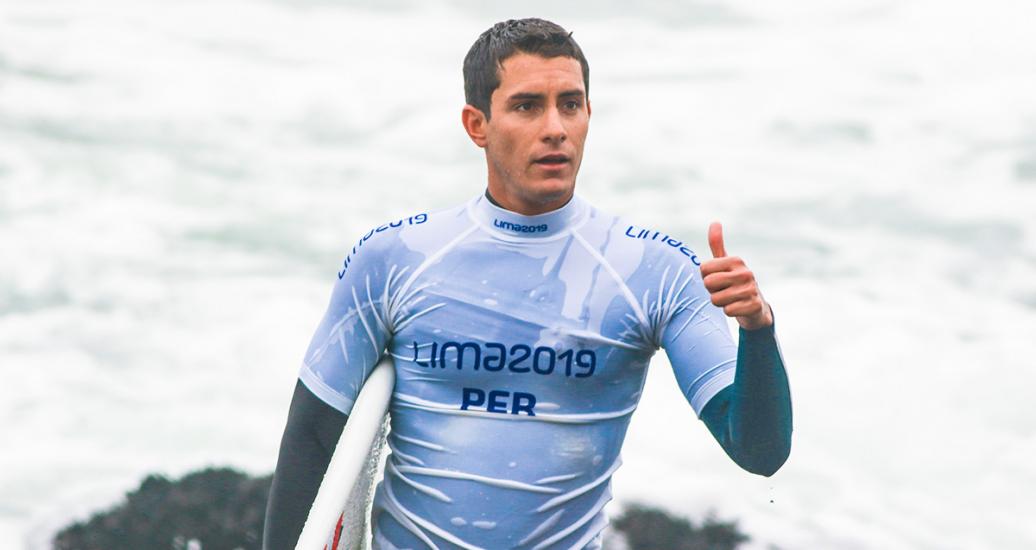 Surfista Peruano Luca Mesinas en el open masculino realizado en Punta Rocas