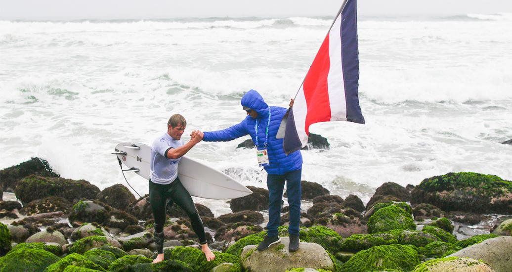 Surfer Anthony Fillingim from Costa Rica beats the Venezuelan Francisco Bellorin at Punta Rocas