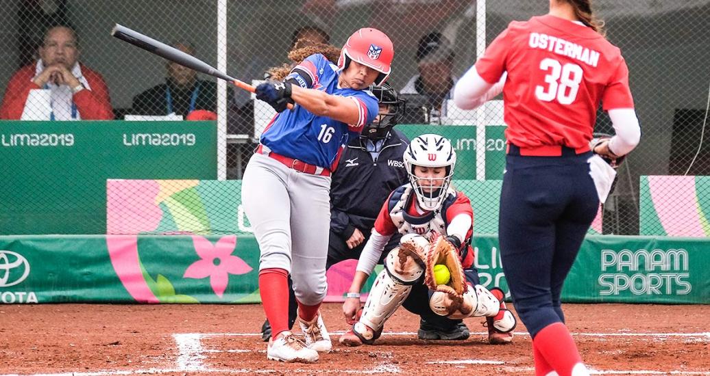 The Puerto Rican Quianna Diaz misses the hit in the Lima 2019 Games at Villa María del Triunfo Sports Center.  