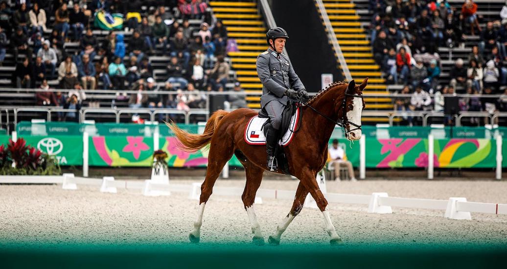 Chilean rider Carlos Villaroel showed their skills in the Lima 2019 dressage event, held at the Army Equestrian School