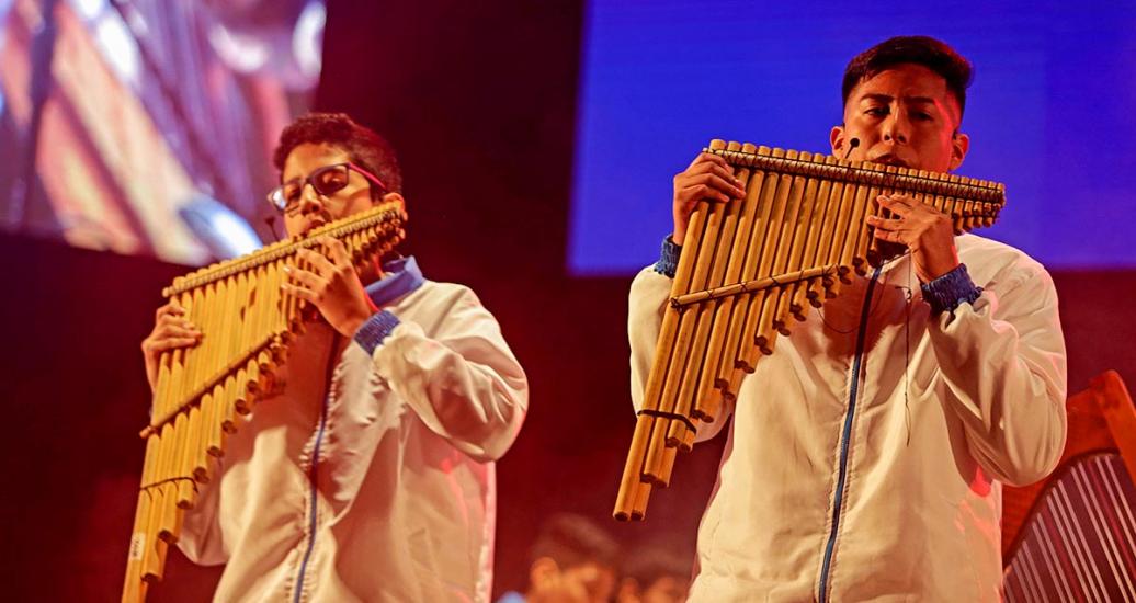 Artistas con zampoñas en show musical del Culturaymi del 1 de agosto en Lima 2019
