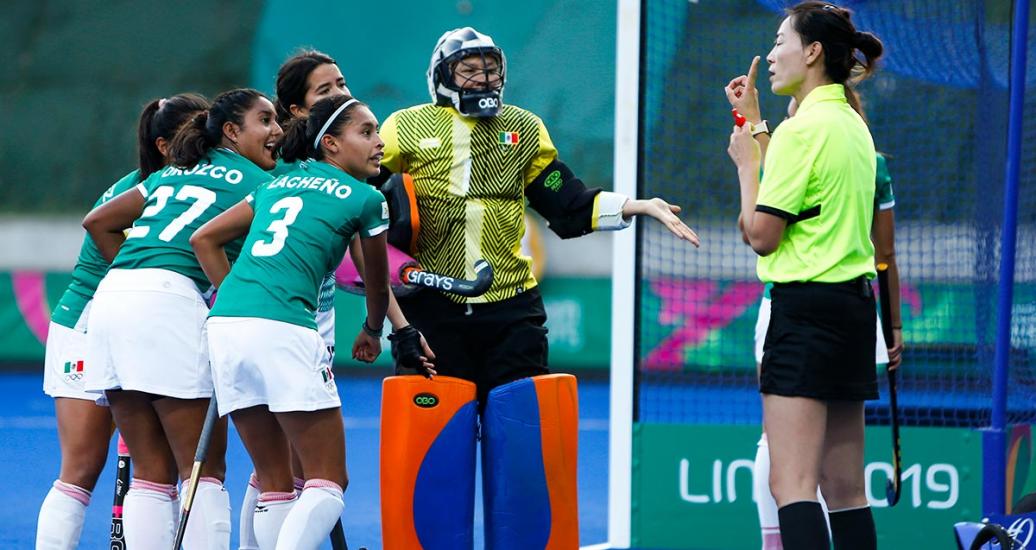 Mexican hockey players argue with the referee in a Lima 2019 game against Chile at Villa María del Triunfo Sports Center.