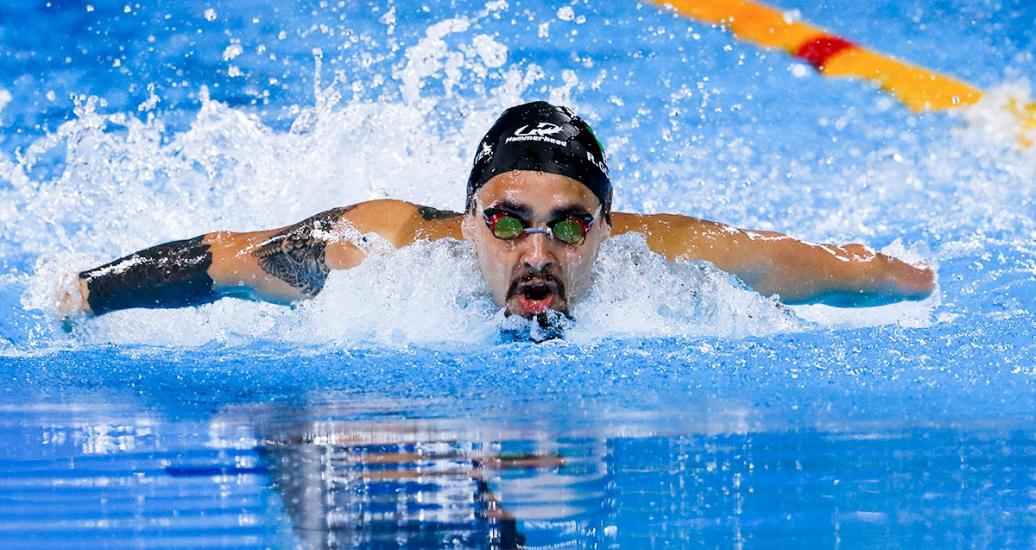 Ruiter Goncalves de Brasil compite en Para natación 100 m mariposa hombres S9 en la Villa Deportiva Nacional – VIDENA en Lima 2019.