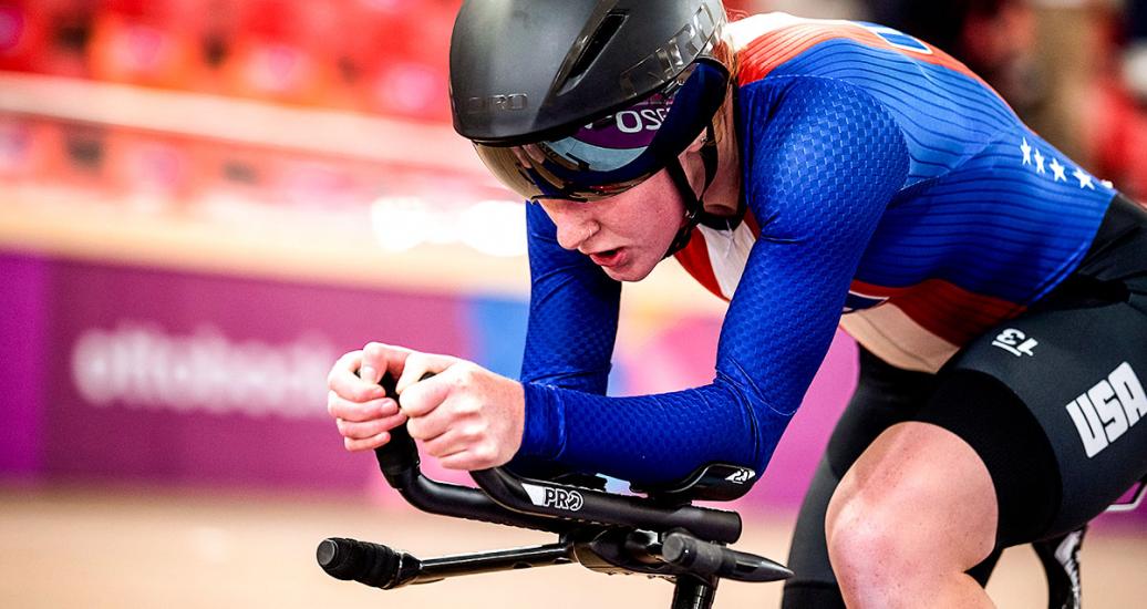Clara Brown de EE. UU. compite en Para ciclismo de pista en persecución individual femenino C1-3 en la Villa Deportiva Nacional – VIDENA en Lima 2019