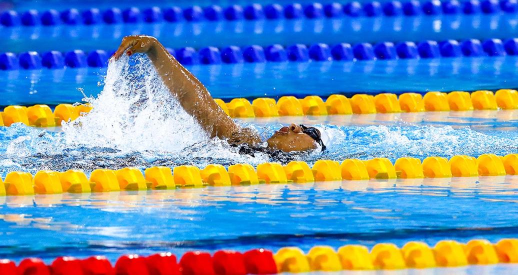 Matilde Alcazar de México compite en Para natación 100 m dorso femenino S11 en la Villa Deportiva Nacional – VIDENA en Lima 2019.