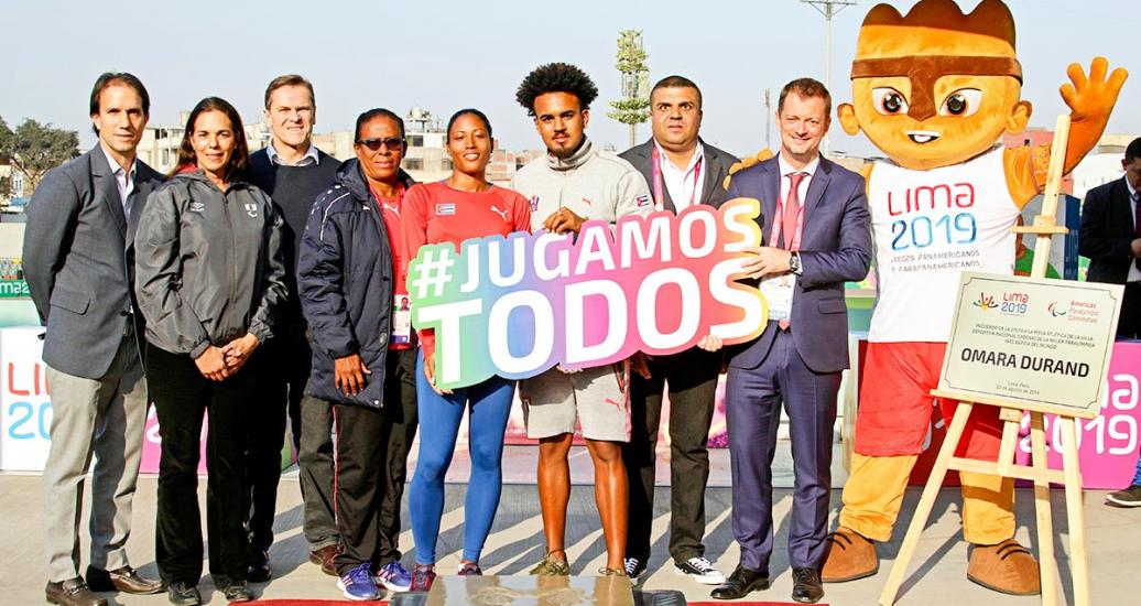 Para athlete Omara Durand poses next to representatives of the Lima 2019 Parapan American Games