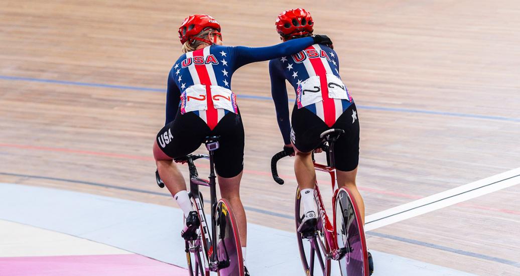 The American pair celebrates victory together after winning the women’s Madison event in Lima 2019 at the National Sports Village – VIDENA. 
