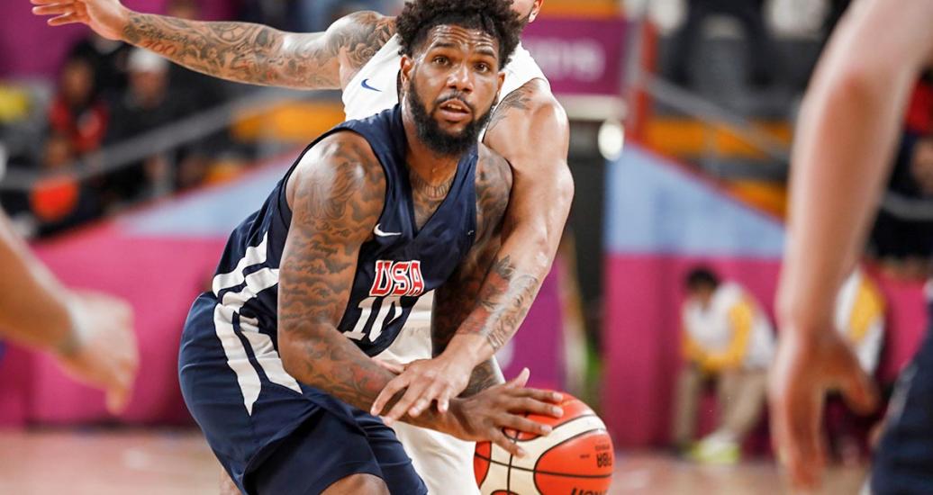 Myles Powell from the United States controls the ball in the Lima 2019 basketball game against Dominican Republic at the Eduardo Dibós Coliseum