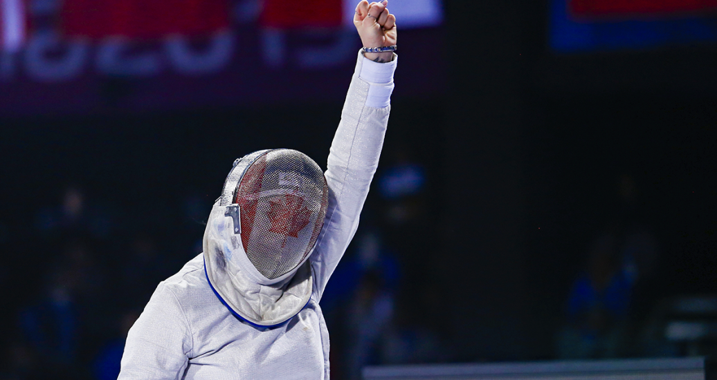 Gabriela Page de Canadá celebra triunfo frente a oponente mexicana en competencia individual, en los Juegos Lima 2019, en Lima Centro de Convenciones 
