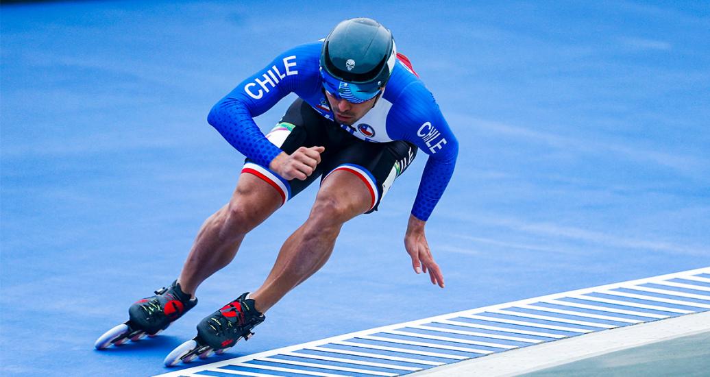 Emanuelle Silva of Chile moves at full speed in the men’s 300 m time trial skating event at the Lima 2019 Games.